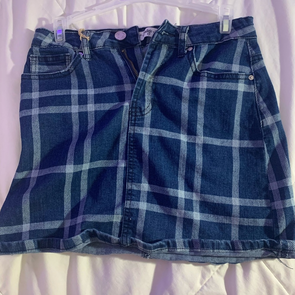 Cute plaid skirt!